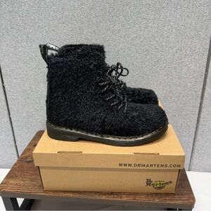 Dr. Martens 1460 Pascal J Tinsel Fur Boots Girls Black Fuzzy Zip
